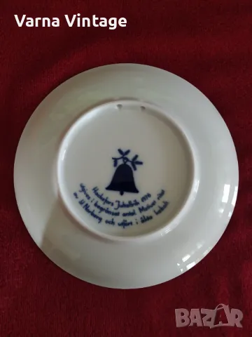 Колекционерска порцеланова чиния JULEN (Коледа) 1976. HACKEFORS JULTALLRIK Швеция., снимка 3 - Колекции - 48557277