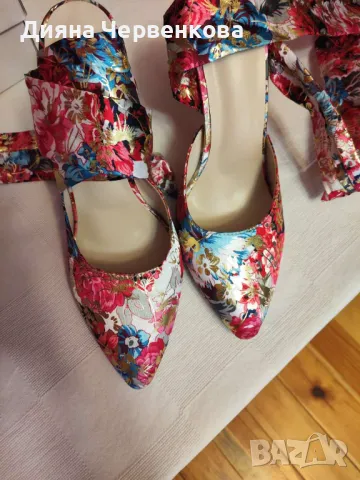 🎀 Дамски сатенени обувки на ток – с флорален десен, връзки и отворена пета | Размер 39/40, снимка 3 - Дамски обувки на ток - 49695251