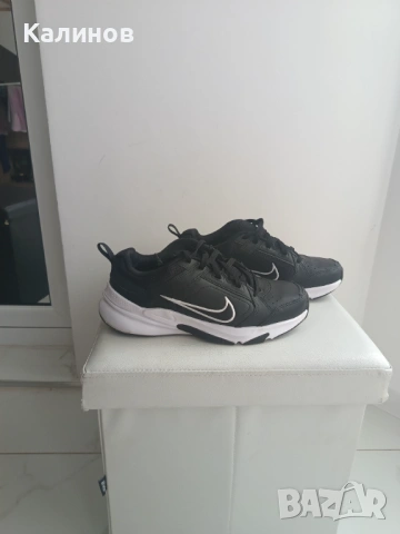 Маратонки NIKE,оригинални, естествена кожа 41-ви номер