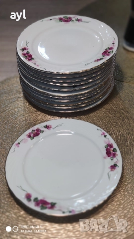 12 бр. Порцеланови Чинии със Златен Кант, снимка 2 - Чинии - 52679592