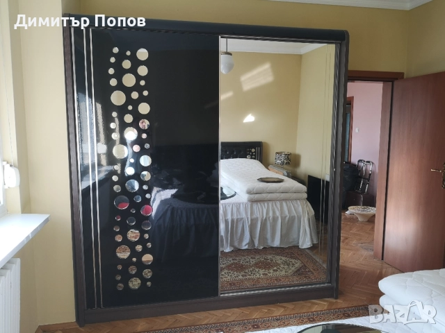 Продавам гардероб с плъзгащи врати 