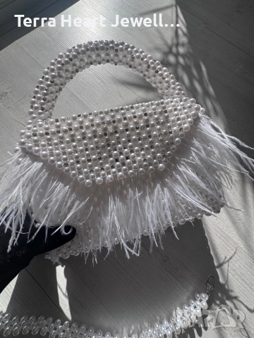 Дамска чанта от перли пера и кристали, снимка 3 - Чанти - 52502098