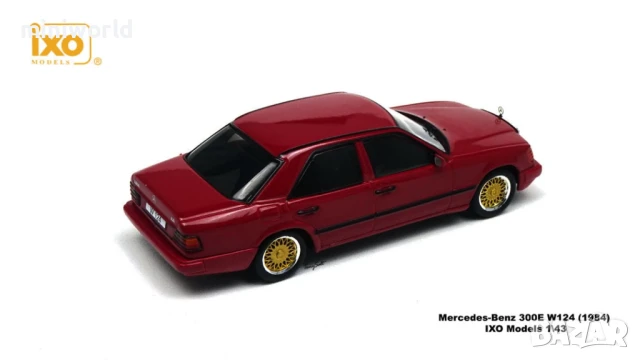 Mercedes-Benz 300E W124 1984 - мащаб 1:43 на IXO models моделът е нов в PVC дисплей-кейс, снимка 14 - Колекции - 50011604