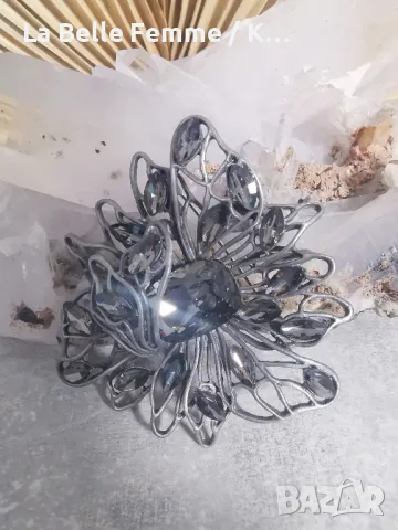 Брошки от кристали, кристално стъкло, мъниста, цирконий и седеф , снимка 7 - Други - 49097534