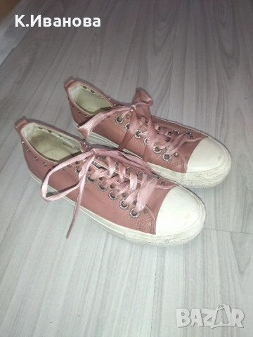 Дамски кецове.