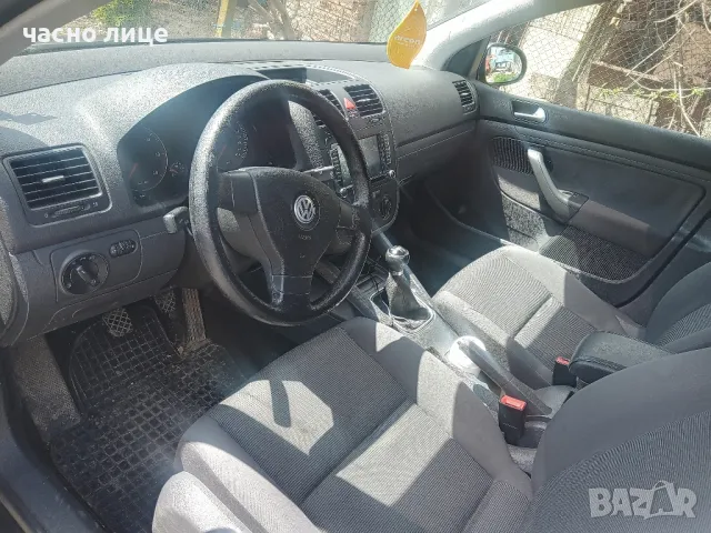 Продавам голф 5 