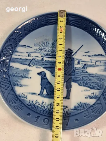 декоративна порцеланова чиния ловец с куче Royal Copenhagen  22/2, снимка 3 - Декорация за дома - 49182948