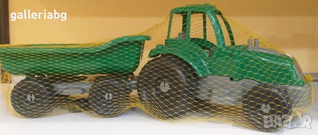 Голям трактор с ремарке 