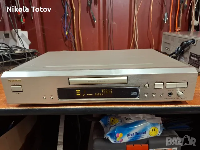 Продава се плеър Onkyo DX-7333.