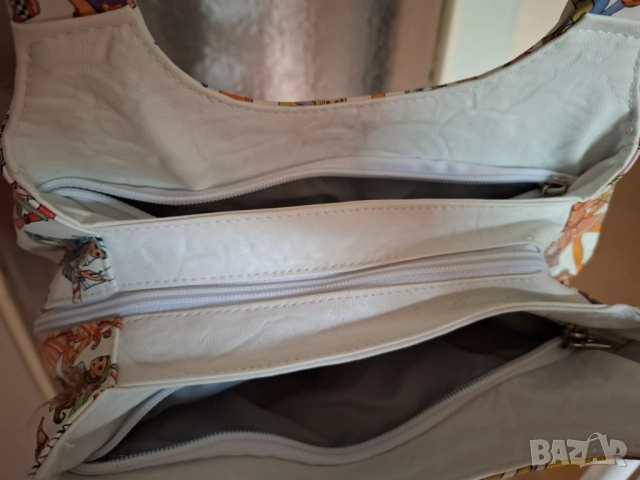 Дамска или момичешка чанта с интересен дизайн, НОВА, с етикет! , снимка 5 - Чанти - 51657031