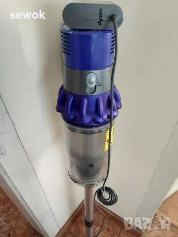 Dyson V10 absolute - 300лв. цена на батерии, снимка 2 - Прахосмукачки - 47640116