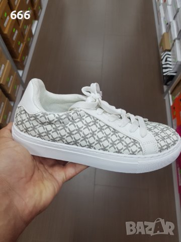 Обувки, снимка 2 - Дамски ежедневни обувки - 42394849