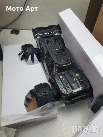 Количка с Дистанционно Управление Безчеткова Доста Бърза с 2 батерик и аксесоари