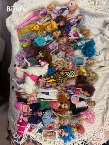 Кукли Барби някои купувани от Дисни магазин Италия и други аксесуари всичко 40 лв