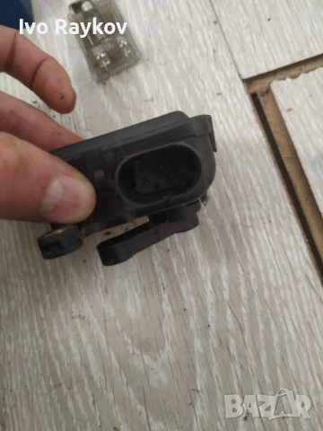 Моторче клапи клапа парно за Ауди А6 , A4 , 4B1820511A, снимка 3 - Части - 52422542