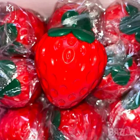 Играчка Ягода Скуиши, Strawberry squishy антистрес
, снимка 2 - Други - 55747250