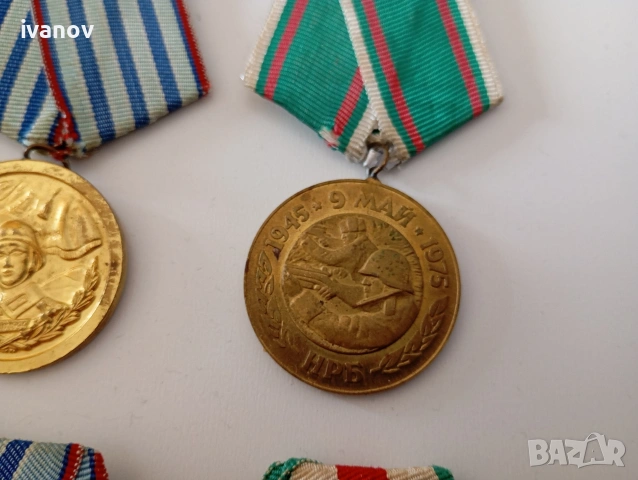 Военни медали за заслуги, и значки , снимка 4 - Колекции - 53767427