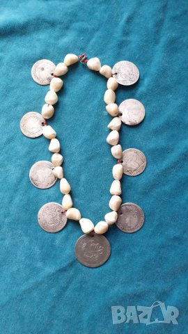 Стара седефена броеница със сребърни монети