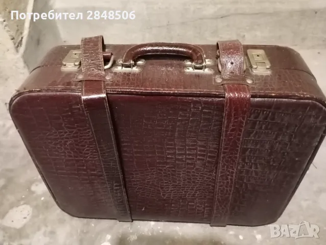 Продавам куфар от естествена кожа , изключително запазен. Размери 55,5 /42,5/ 17см.