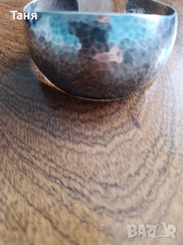 Масивна сребърна гривна, ръчно кована 