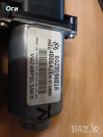 Моторче стъклоповдигач за дясна врата от Фолксваген Поло 9N 01-06г. 6Q2959801A, снимка 2 - Части - 53810964