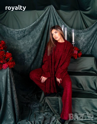 Червен Дамски Комплект С Шал, снимка 3 - Спортни екипи - 52816096