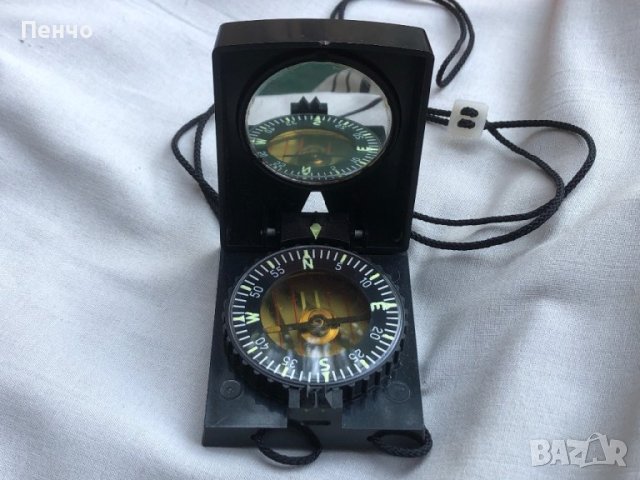 стар бакелитен компас - DDR, снимка 1