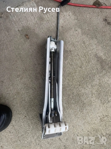 1702 оригинален крик за audi a6 2011 цена 10 евро 37см сгънат оригинале  крик , става и за много дру