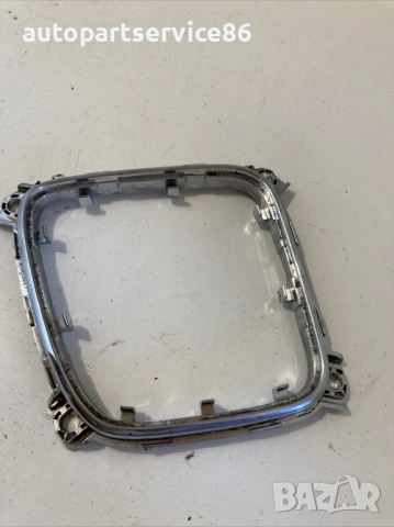 Рамка около скоростен лост хромирана за KIA Ceed 1.6 CRDi (2014) 2189979, снимка 2 - Части - 53241119
