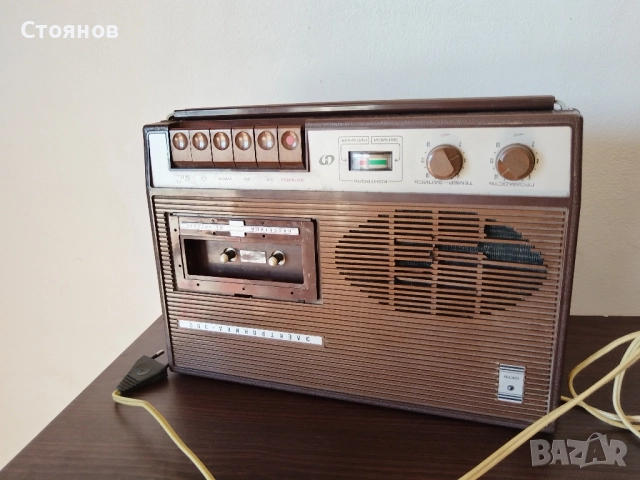Радио транзистори GRUNDIG, ITT, UNIVERSUM, PHILIPS, LOEWE, SONATA, DOROTA, WIGO RW2 , снимка 14 - Радиокасетофони, транзистори - 38807962