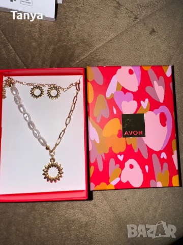 Подаръчен комплект слънчогледи от Avon