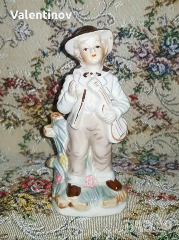 Старинна порцеланова статуетка 