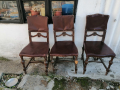 Ретро дървени столове с дърворезба и кожена седалка и облегалка , снимка 1 - Столове - 44684909