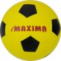 Лека детска топка с дизайн на класическа футболна топка. Подходяща за колективни игри в детски гради