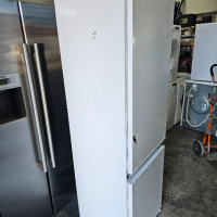 хладилник с фризер за вграждане Hisense , снимка 2 - Хладилници - 44549313