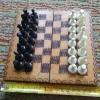 Шах с дървена кутия