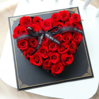 Кутия с ароматни рози във форма на сърце в подаръчна кутия 25х25см, снимка 2 - Подаръци за жени - 44560282