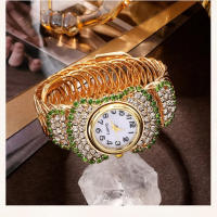Комплект луксозен дамски кварцов часовник с кристали +бижута Relogio Feminino, снимка 5 - Дамски - 44804691