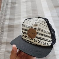 Dakine - страхотна шапка , снимка 1 - Шапки - 41480033