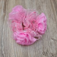 Красив ластик за коса с цветя от плат в розово, снимка 3 - Аксесоари за коса - 35842091