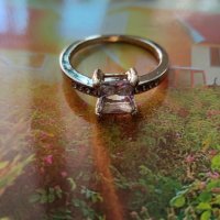 Златен пръстен 18к бяло злато със сапфир, снимка 1 - Пръстени - 28257560