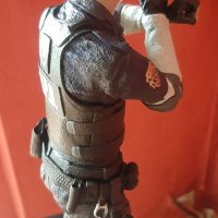 Леон от Resident evil, 27 см,нова, снимка 5 - Колекции - 41877135