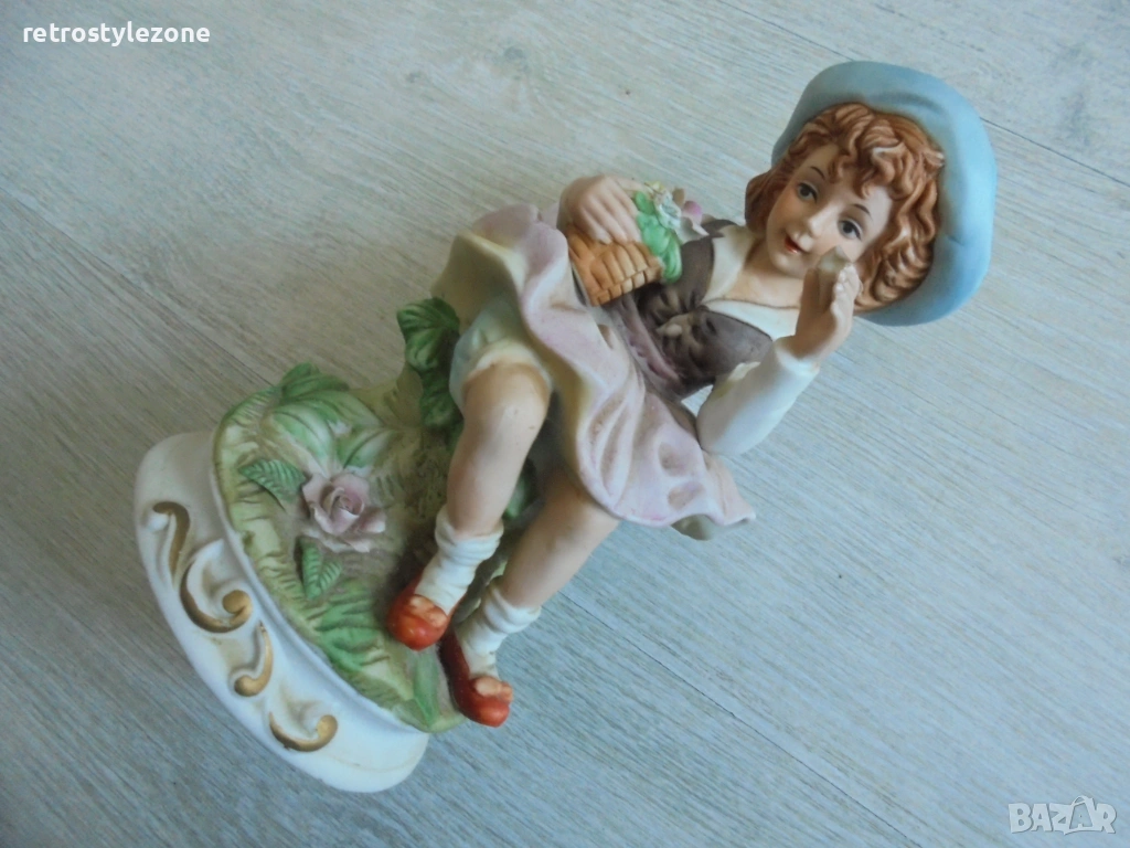№ 8429 Винтидж порцеланова фигурка – Момиче с цветя, снимка 1