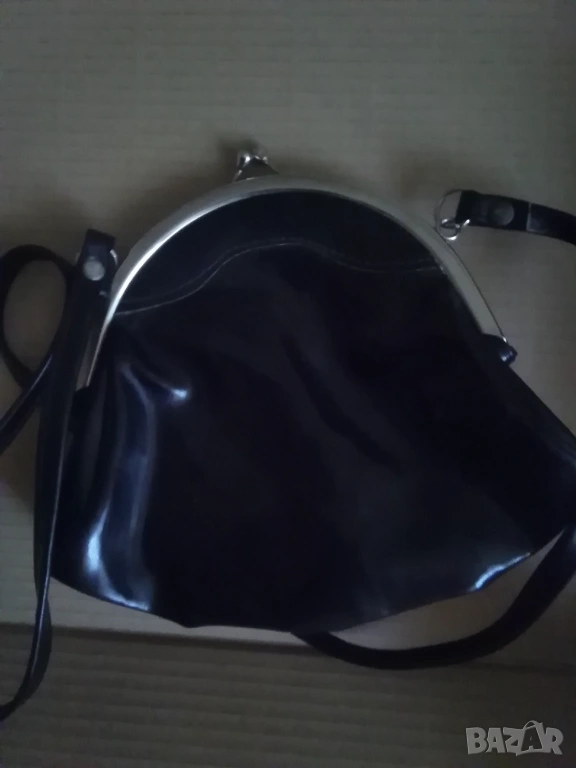 малка лачена чанта , снимка 1