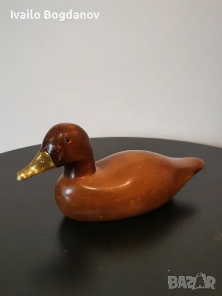 Старо дървено пате с месингова човка., снимка 1