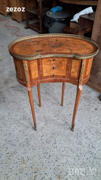 Шкаф с бъбрековидна форма , снимка 1