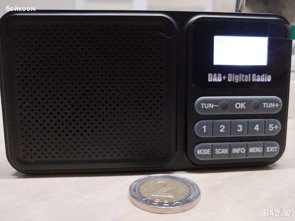 портативен радио приемник с вградена батерия и соларно зареждане , снимка 1