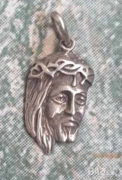 Старинен сребърен медальон с Исус Христос  и вързанка за да ви пазят и закрилят., снимка 1