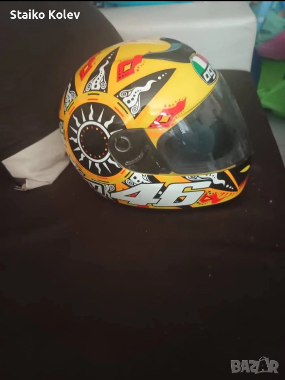 Продавам  каска 46 има леки следи от употреба , снимка 1