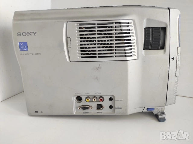Проектор SONY VPL-PX1 с кабели. не е тестван, снимка 2 - Плейъри, домашно кино, прожектори - 51889110